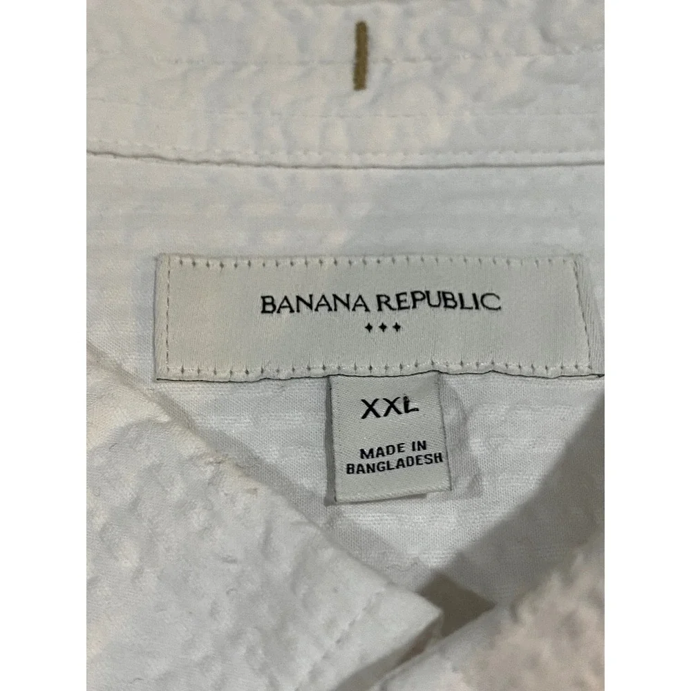 Banana Republic Mens XXL White Seersucker SS Button Down Shirt S/748719‎